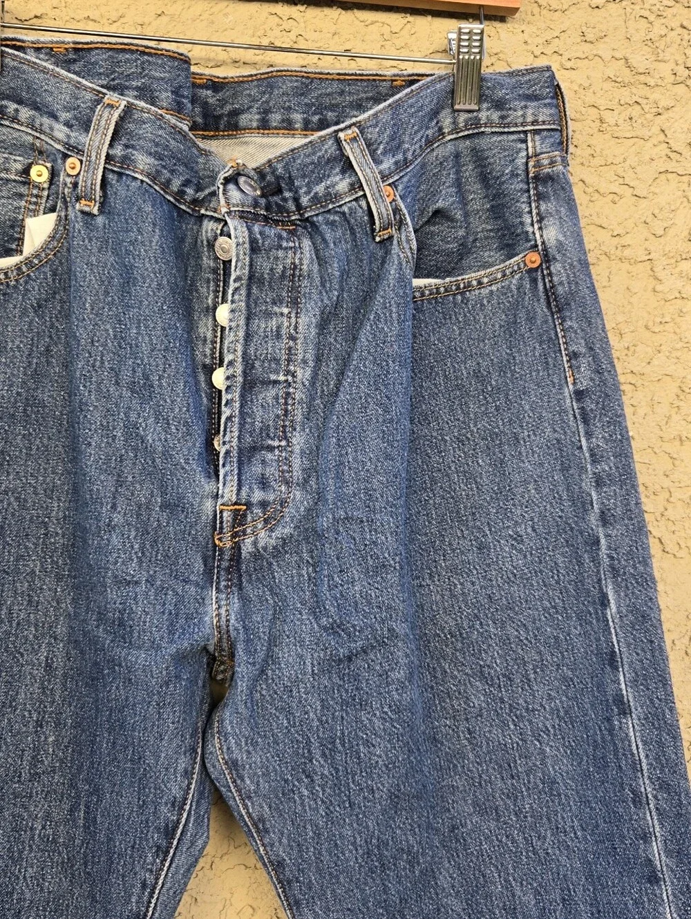 Levi's 501 Classic Men's Blue Denim Jeans - Button Fly - Picture 3 of 11
